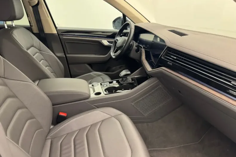 Volkswagen Touareg din 2021 cu 93.590 km - oferta VOL176991 - foto 2