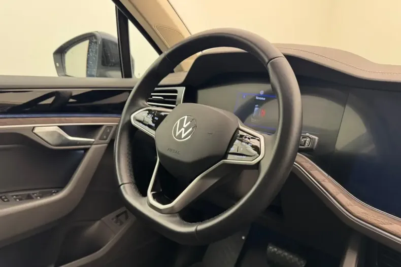 Volkswagen Touareg din 2021 cu 93.590 km - oferta VOL176991 - foto 4