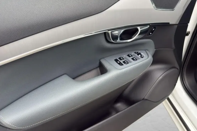 Volvo XC90 din 2021 cu 66.342 km - oferta VOL177008 - foto 11