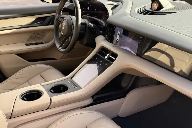 Porsche Taycan din 2023 cu 20.100 km - oferta POR177028 - foto 19