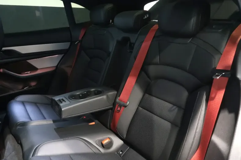 Porsche Taycan din 2024 cu 29.859 km - oferta POR177029 - foto 15