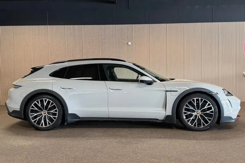 Porsche Taycan din 2023 cu 79.875 km - oferta POR177035 - foto 5