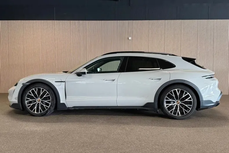 Porsche Taycan din 2023 cu 79.875 km - oferta POR177035 - foto 7