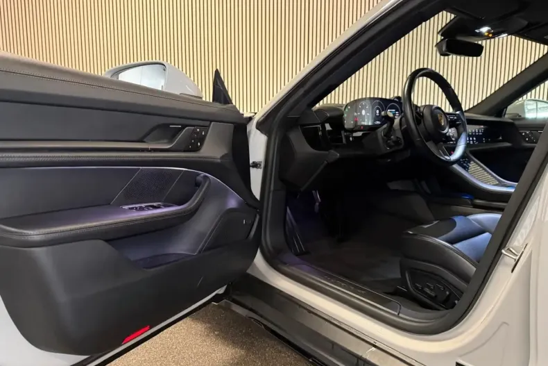Porsche Taycan din 2023 cu 79.875 km - oferta POR177035 - foto 11