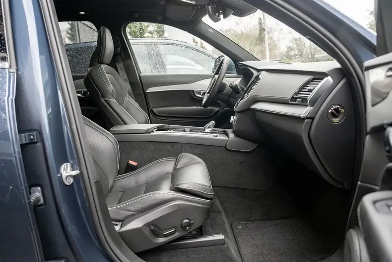 Volvo XC90 din 2023 cu 61.100 km - oferta VOL177039 - foto 2