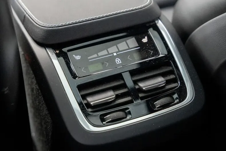 Volvo XC90 din 2023 cu 61.100 km - oferta VOL177039 - foto 8