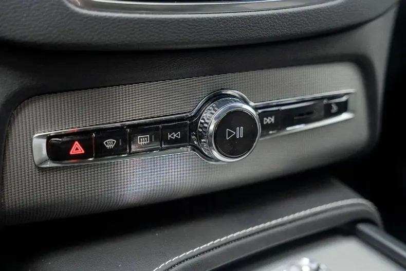 Volvo XC90 din 2023 cu 61.100 km - oferta VOL177039 - foto 20