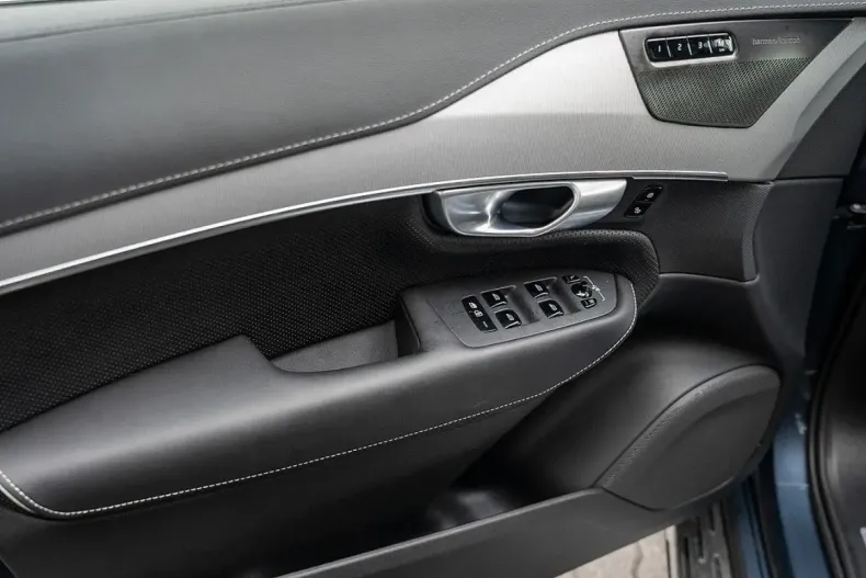 Volvo XC90 din 2023 cu 61.100 km - oferta VOL177039 - foto 26