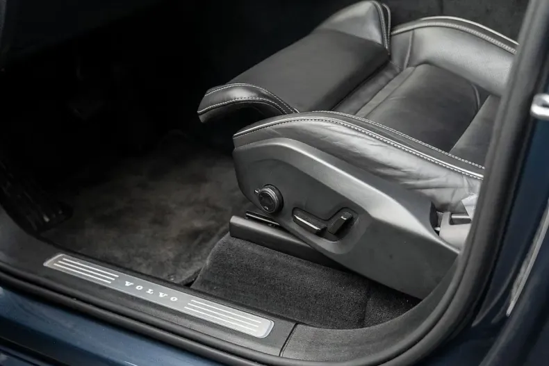 Volvo XC90 din 2023 cu 61.100 km - oferta VOL177039 - foto 27