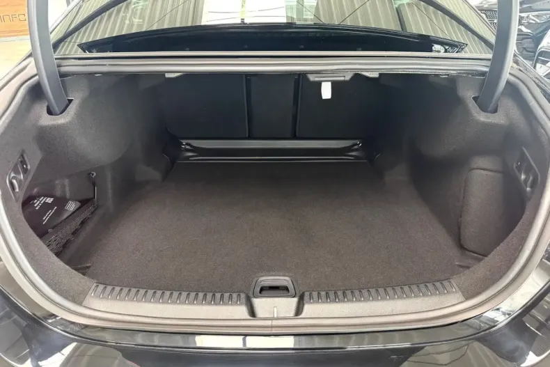 Mercedes-Benz E 200 din 2025 cu 3.000 km - oferta MER177073 - foto 13