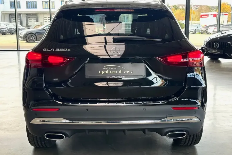 Mercedes-Benz GLA 250 din 2024 cu 9.500 km - oferta MER177076 - foto 8