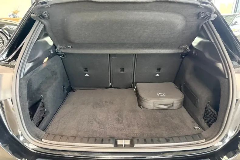 Mercedes-Benz GLA 250 din 2024 cu 9.500 km - oferta MER177076 - foto 12