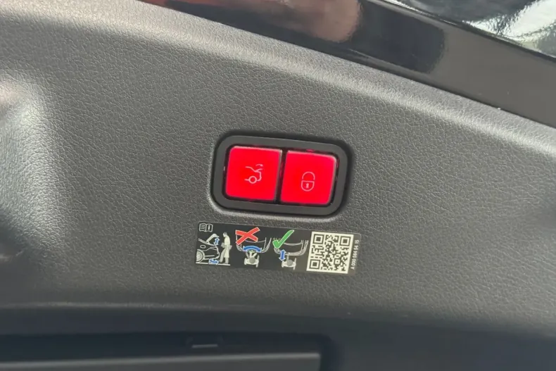 Mercedes-Benz CLE 300 din 2024 cu 10.300 km - oferta MER177079 - foto 17