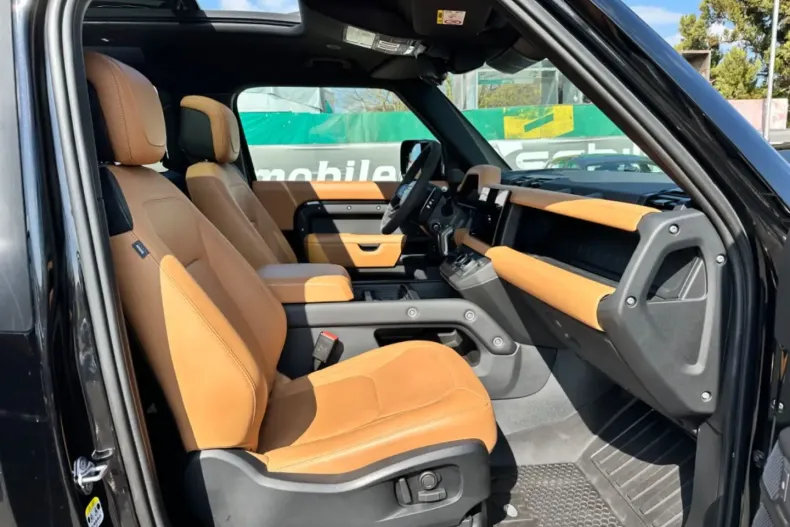 Land Rover Defender din 2022 cu 45.000 km - oferta LAN177080 - foto 4