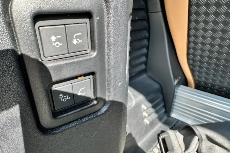 Land Rover Defender din 2022 cu 45.000 km - oferta LAN177080 - foto 9