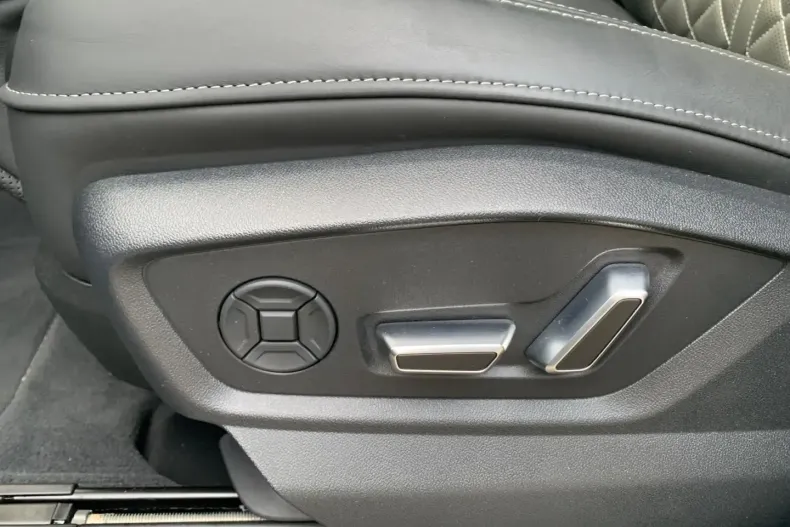 Audi Q8 din 2025 cu 7.500 km - oferta AUD177084 - foto 19