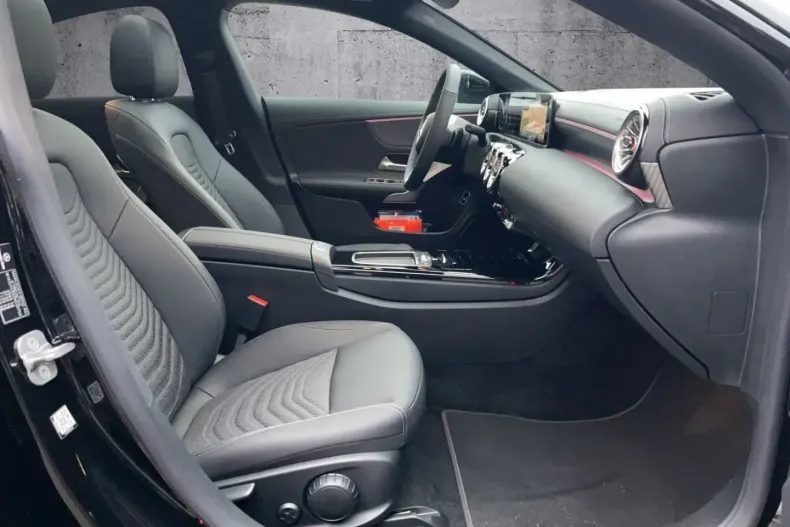 Mercedes-Benz CLA 200 din 2024 cu 16.500 km - oferta MER177101 - foto 11