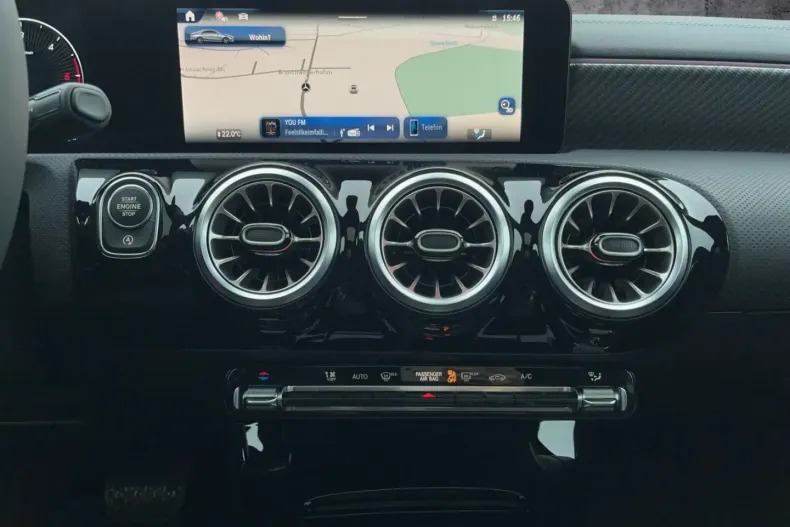 Mercedes-Benz CLA 200 din 2024 cu 16.500 km - oferta MER177101 - foto 14