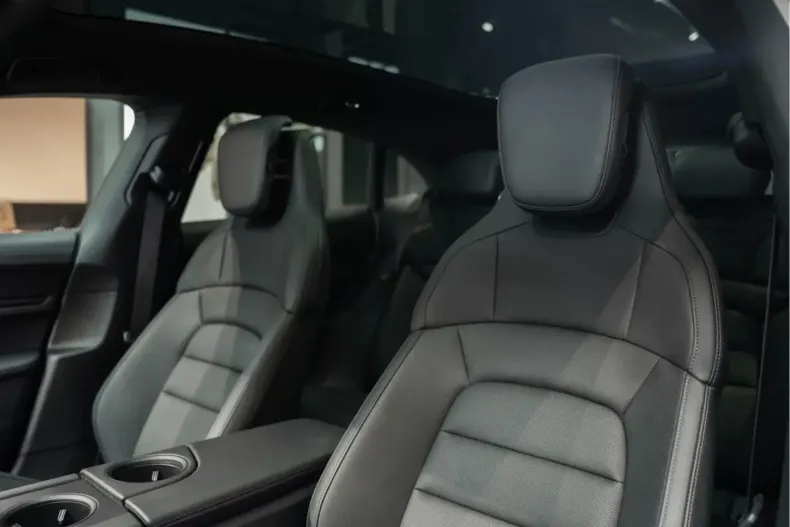 Porsche Taycan din 2023 cu 26.800 km - oferta POR177124 - foto 10