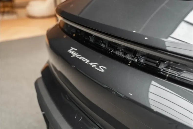 Porsche Taycan din 2023 cu 26.800 km - oferta POR177124 - foto 19