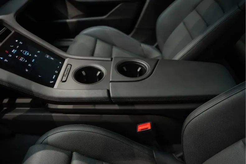 Porsche Taycan din 2023 cu 26.800 km - oferta POR177124 - foto 32