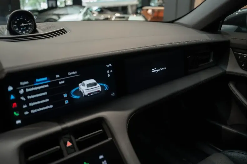 Porsche Taycan din 2023 cu 26.800 km - oferta POR177124 - foto 40