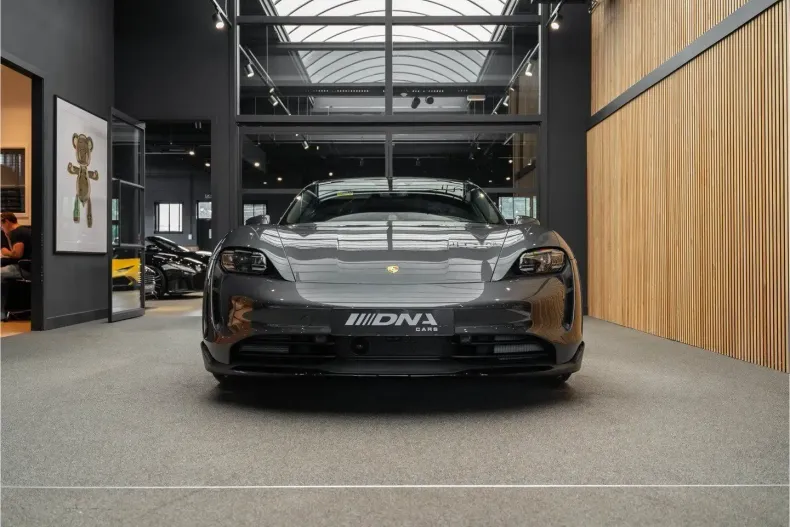 Porsche Taycan din 2023 cu 26.800 km - oferta POR177124 - foto 48