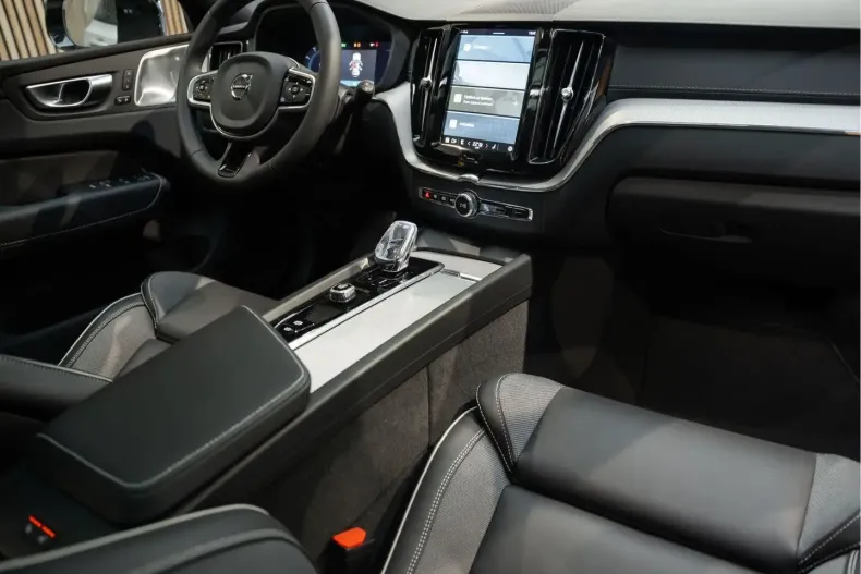 Volvo XC60 din 2024 cu 17.539 km - oferta VOL177126 - foto 8