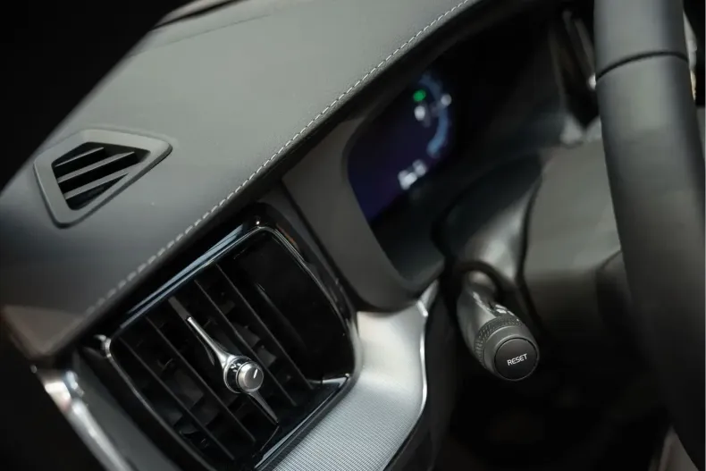 Volvo XC60 din 2024 cu 17.539 km - oferta VOL177126 - foto 26