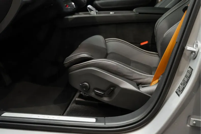 Volvo XC60 din 2024 cu 17.539 km - oferta VOL177126 - foto 27