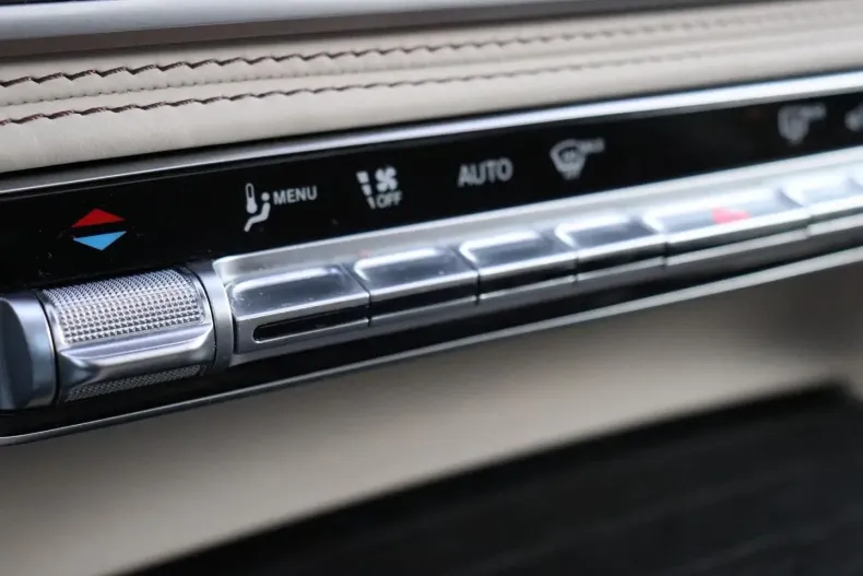 Mercedes-Benz GLS 600 din 2023 cu 70.400 km - oferta MER177189 - foto 40