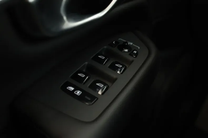 Volvo XC90 din 2023 cu 58.300 km - oferta VOL177217 - foto 22