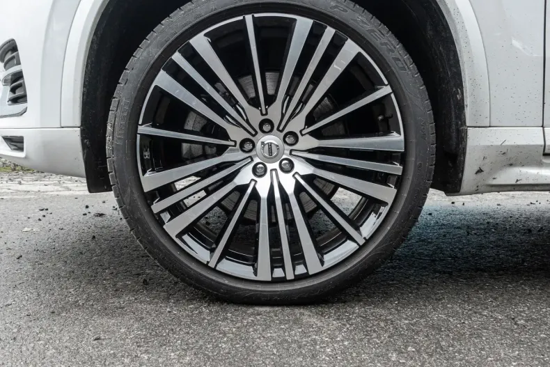 Volvo XC90 din 2021 cu 63.105 km - oferta VOL177228 - foto 3