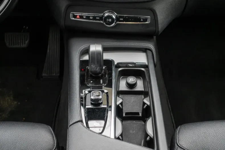 Volvo XC90 din 2021 cu 63.105 km - oferta VOL177228 - foto 10