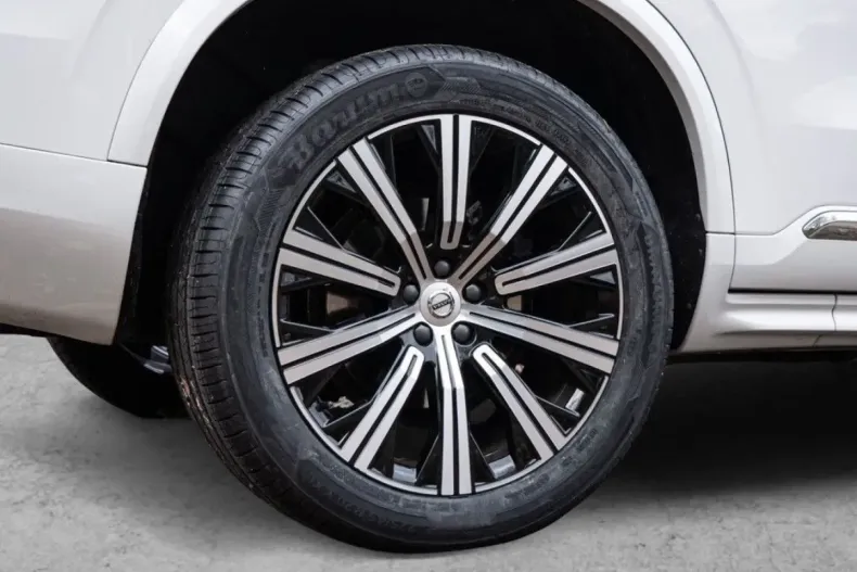 Volvo XC90 din 2021 cu 84.800 km - oferta VOL177230 - foto 3