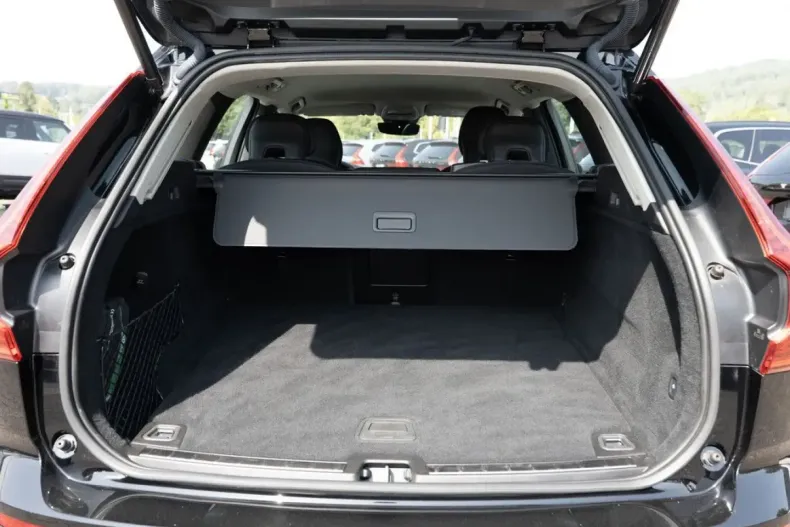 Volvo XC60 din 2023 cu 52.386 km - oferta VOL177240 - foto 7