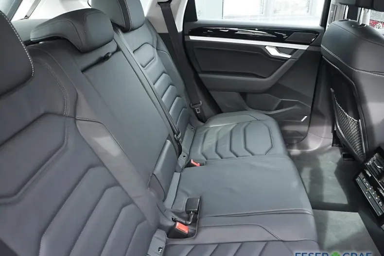 Volkswagen Touareg din 2024 cu 12.520 km - oferta VOL177298 - foto 6