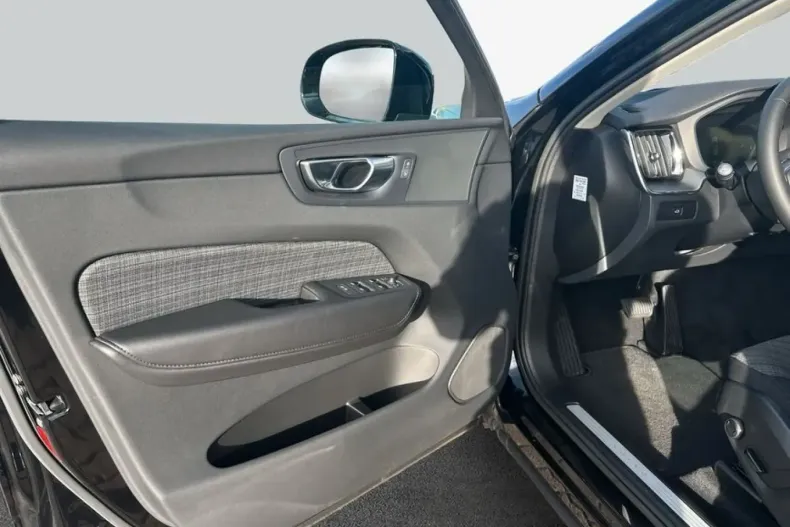 Volvo XC60 din 2023 cu 45.363 km - oferta VOL177335 - foto 14