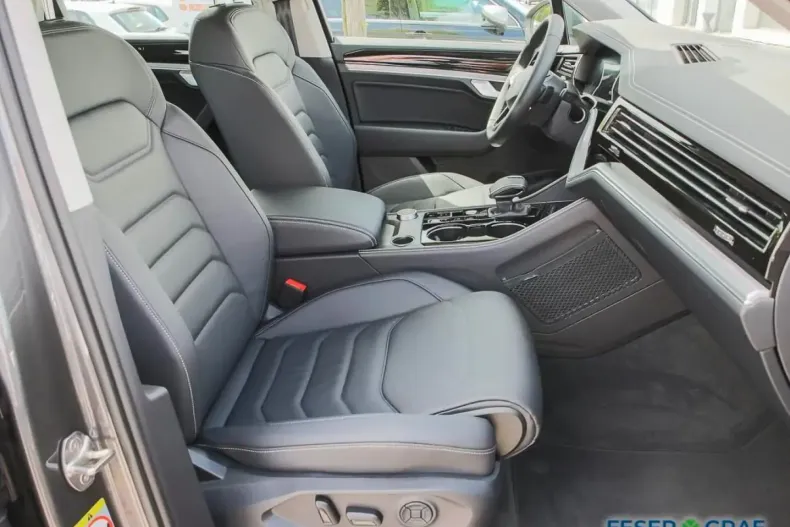 Volkswagen Touareg din 2024 cu 20.150 km - oferta VOL177360 - foto 4