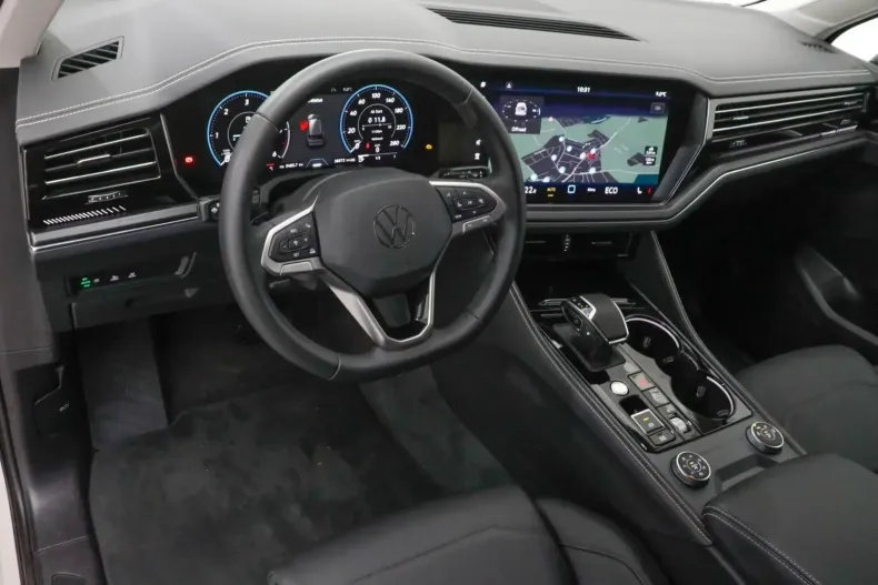 Volkswagen Touareg din 2024 cu 28.500 km - oferta VOL177361 - foto 10