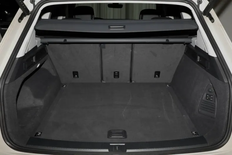 Volkswagen Touareg din 2024 cu 28.500 km - oferta VOL177361 - foto 13