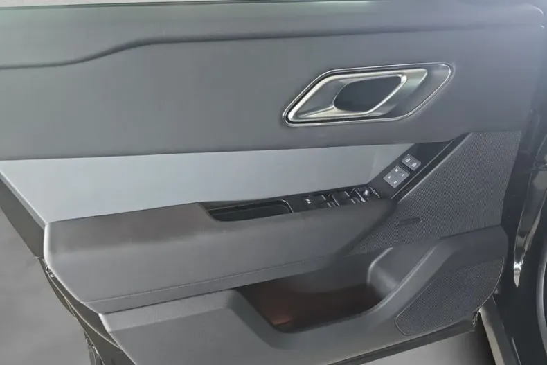 Land Rover Range Rover Velar din 2024 cu 1.017 km - oferta LAN177390 - foto 12