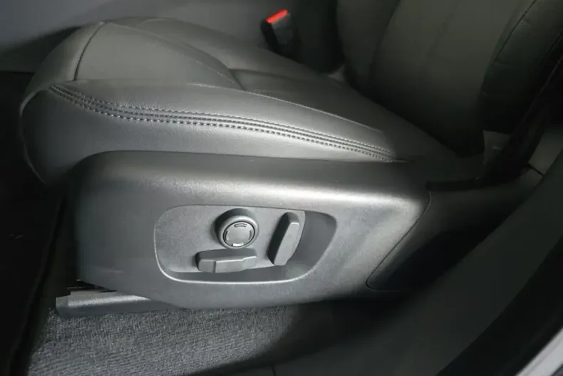 Land Rover Range Rover Velar din 2024 cu 1.017 km - oferta LAN177390 - foto 16