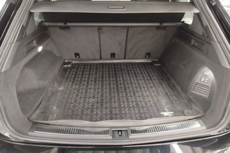 Volkswagen Touareg din 2021 cu 69.600 km - oferta VOL177399 - foto 5