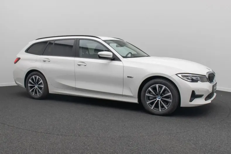 BMW 320 din 2022 cu 44.834 km - oferta BMW177429 - foto 4