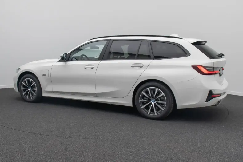 BMW 320 din 2022 cu 44.834 km - oferta BMW177429 - foto 10