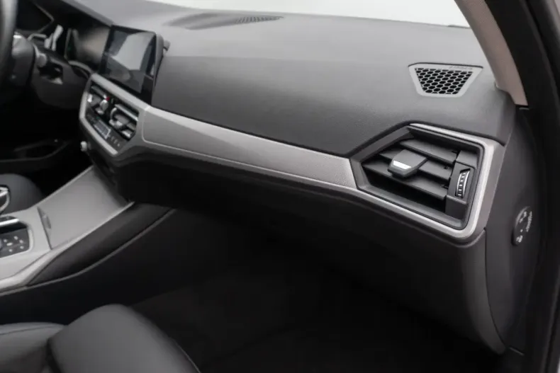 BMW 320 din 2022 cu 44.834 km - oferta BMW177429 - foto 37