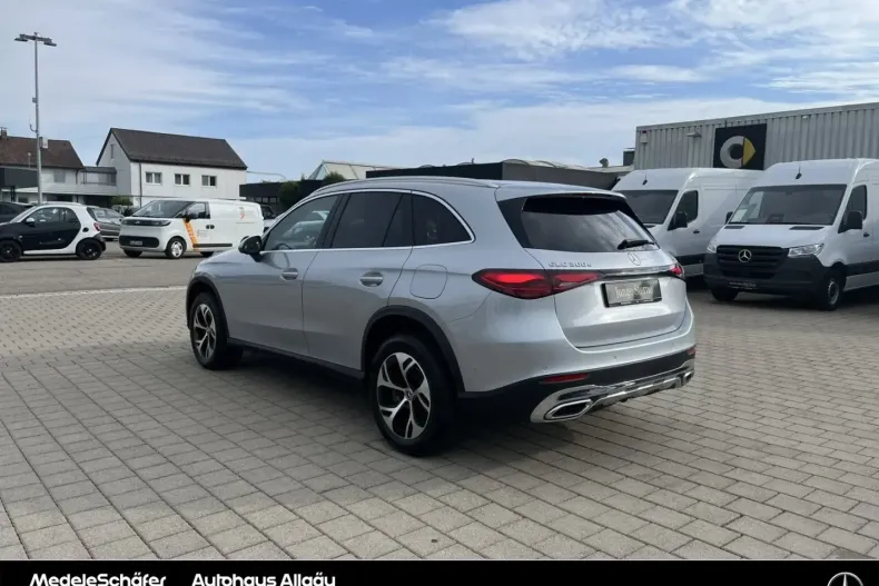 Mercedes-Benz GLC 300 din 2023 cu 29.481 km - oferta MER177482 - foto 3
