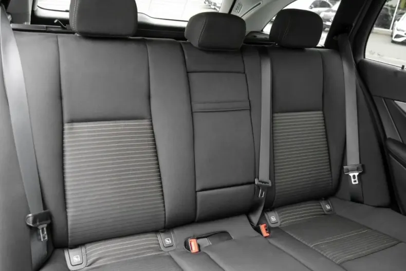 Mercedes-Benz E 220 din 2022 cu 79.664 km - oferta MER177490 - foto 5