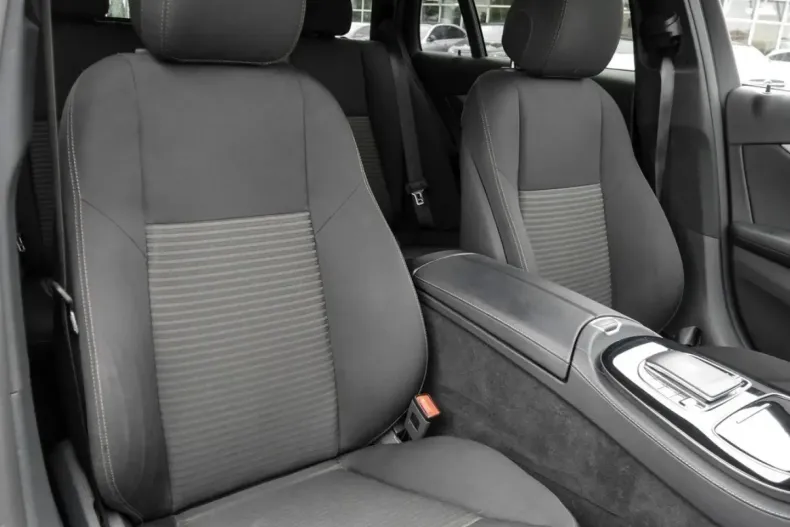 Mercedes-Benz E 220 din 2022 cu 79.664 km - oferta MER177490 - foto 6